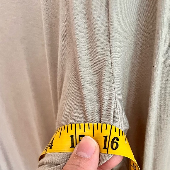 Halogen Women's Long Sleeve Beige Top Size Small Unhemmed Bottom Hi Lo Comfort - Picture 10 of 11